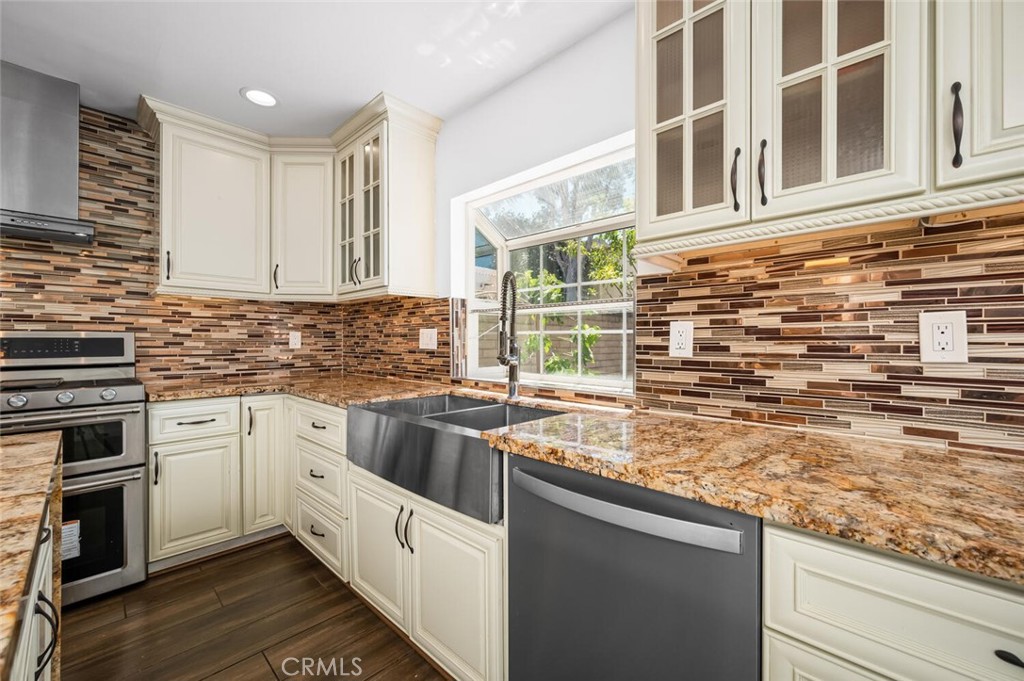53 Willow Tree Ln, Irvine CA 92612 - photo 21