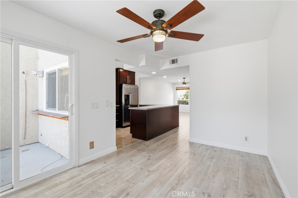 Dining room - 54 Oval Road, Irvine CA 92604 - photo 9