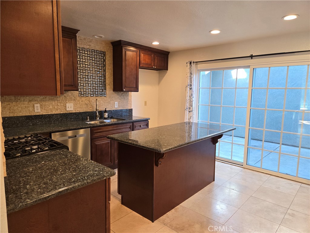 569 Springbrook N, Irvine CA 92614 - photo 6