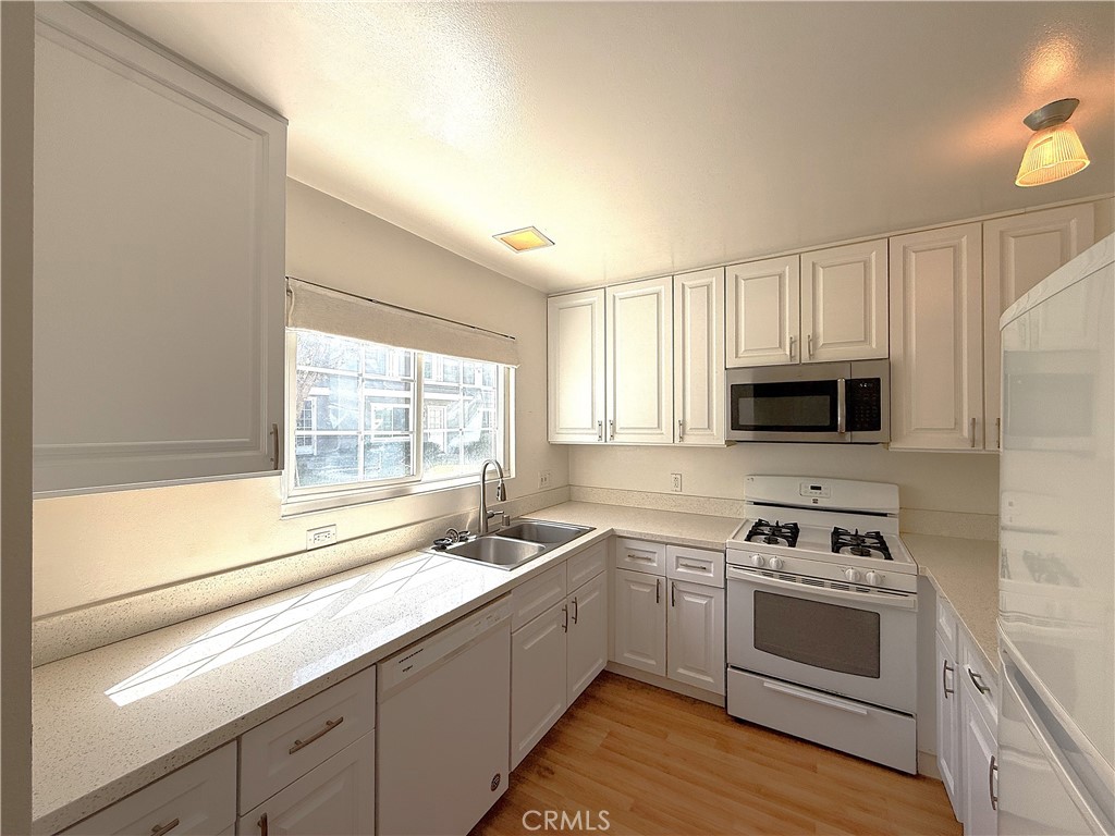 59 Fox Holw 36, Irvine CA 92614 - photo 8