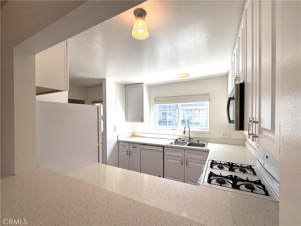 59 Fox Holw 36, Irvine CA 92614 - photo 12