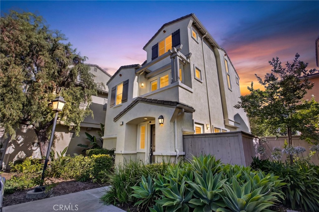 6 Madagascar, Irvine CA 92618 - photo 1