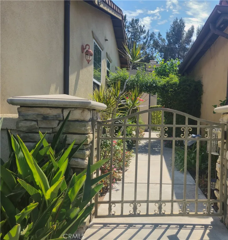 6 Saintsbury, Irvine