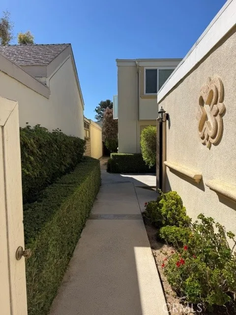 6 Willow Tree Lane, Irvine