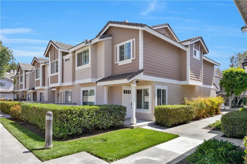 60 Christamon S 43, Irvine