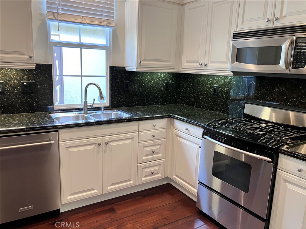 60 Greenhouse, Irvine CA 92603 - photo 2