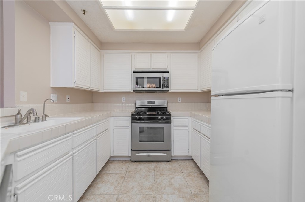 60 Magellan Aisle, Irvine CA 92620 - photo 13