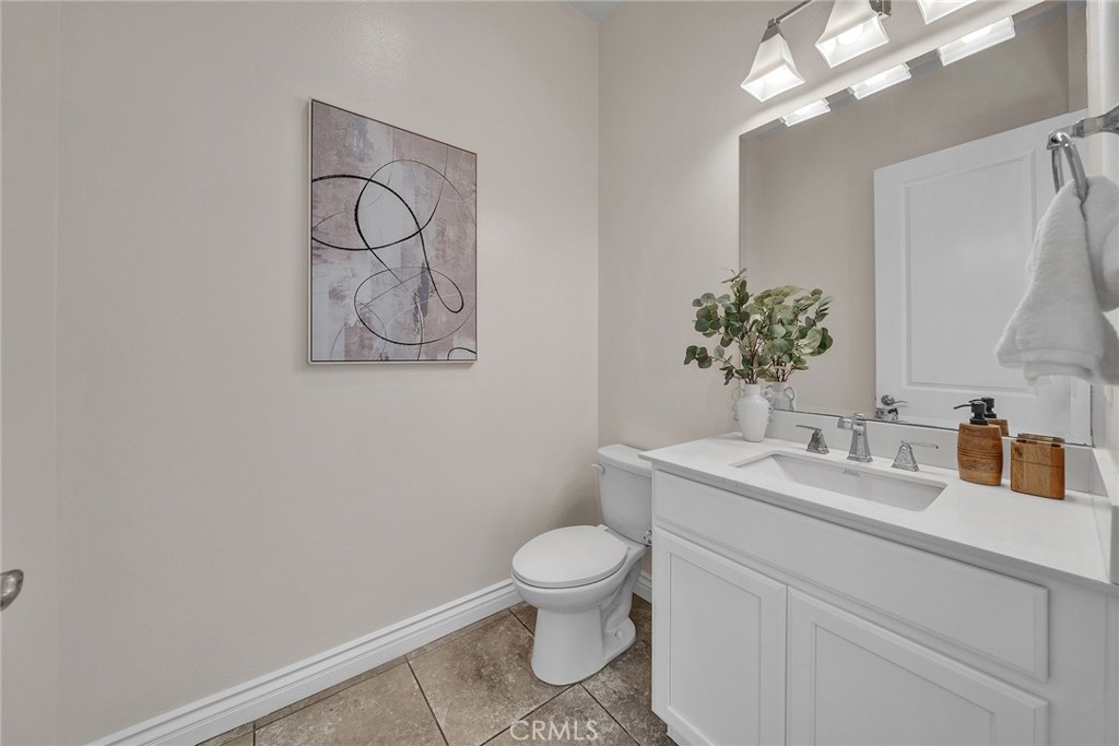 Ground Level Bedroom With Ensuite Bathroom - 60 Sherwood, Irvine CA 92620 - photo 27