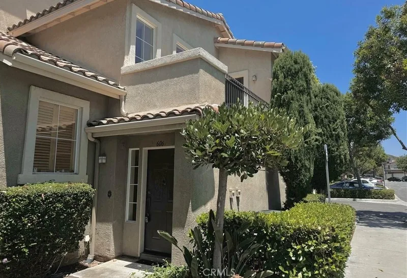 606 Larkridge, Irvine, CA 92618