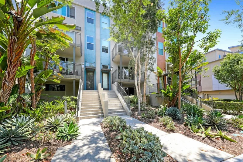 606 Rockefeller, Irvine, CA 92612
