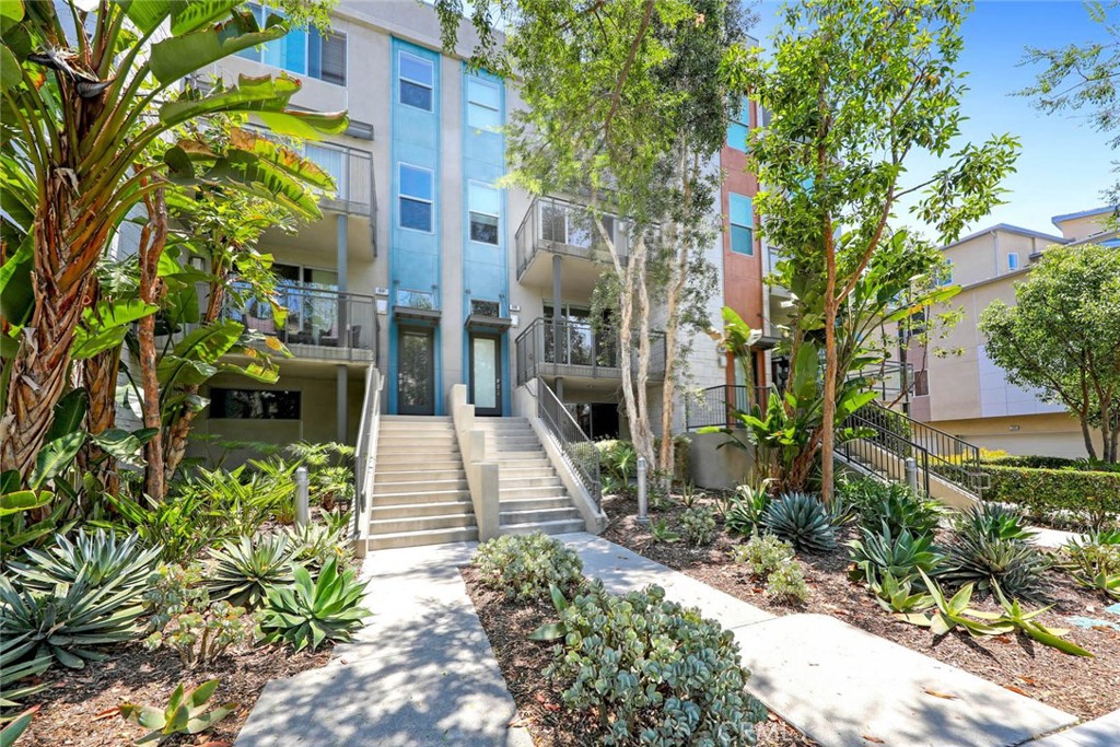 606 Rockefeller, Irvine CA 92612 - photo 1