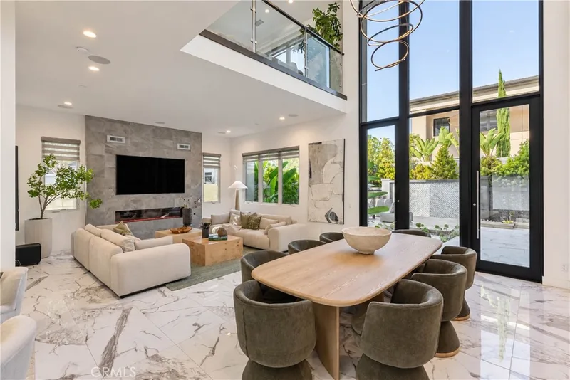 61 Iluna, Irvine, CA 92618