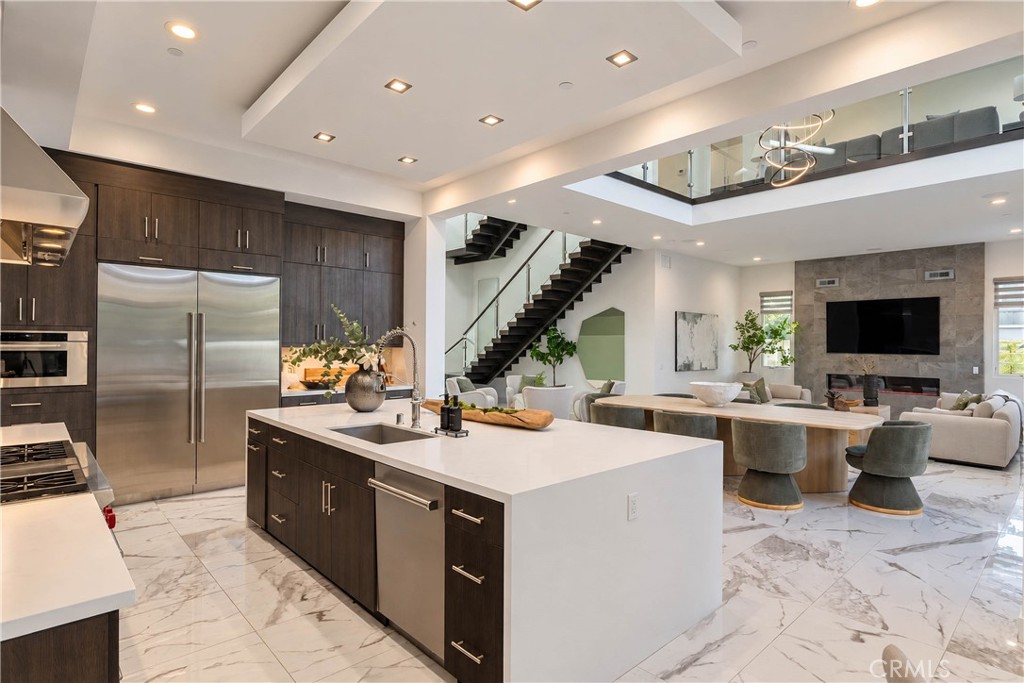 61 Iluna, Irvine CA 92618 - photo 8