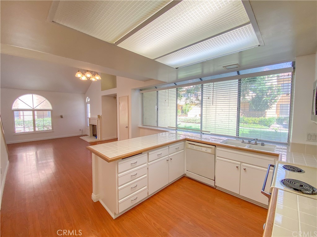 Kitchen - 69 Abrazo Aisle 127, Irvine CA 92614 - photo 4