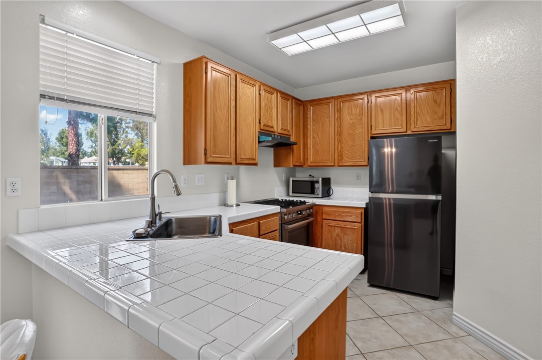 7 Dynasty Court, Irvine CA 92602 - photo 15