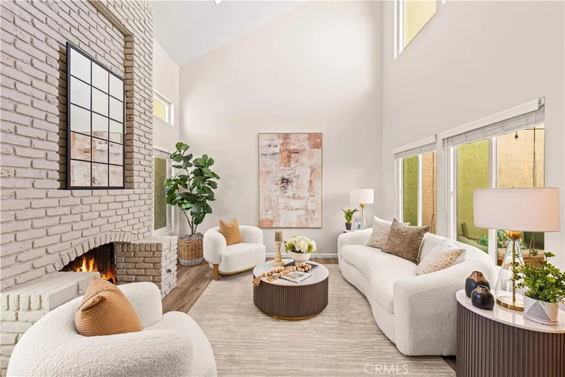 7 Lake Rd, Irvine