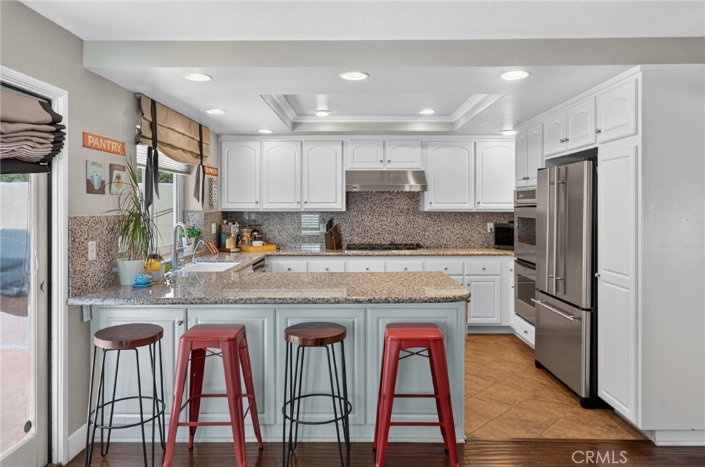 Eat-in kitchen - 7 Posada, Irvine CA 92614 - photo 15