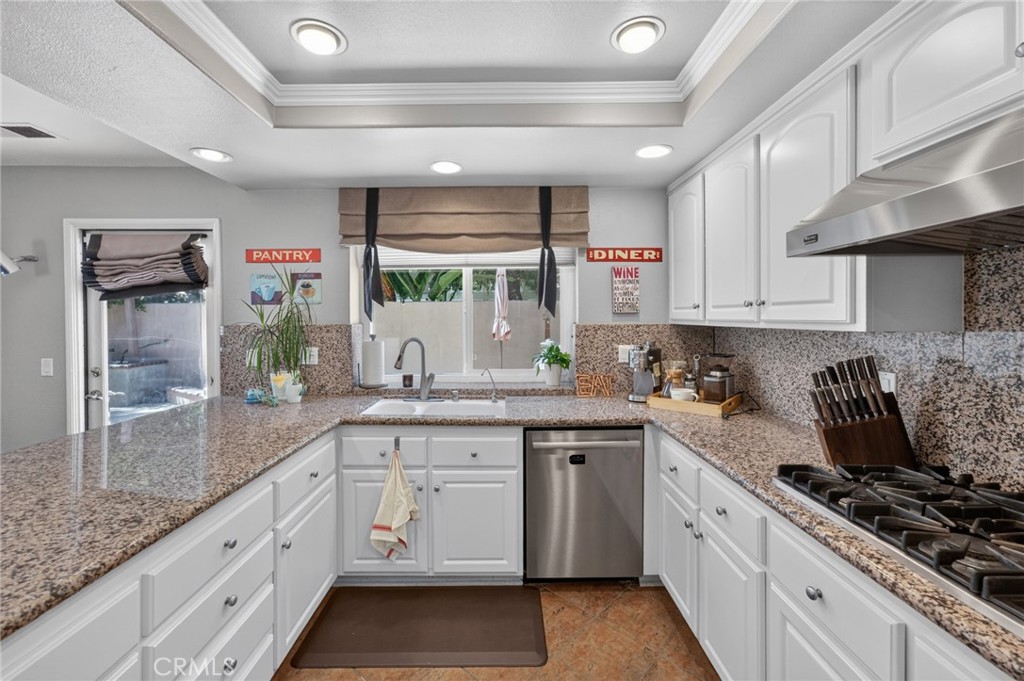 Beautiful kitchen with Viking stove top and stainless appliances - 7 Posada, Irvine CA 92614 - photo 17