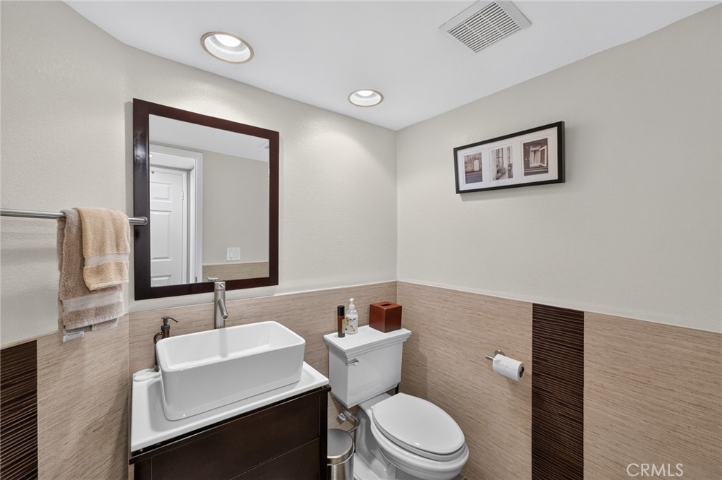 Downstairs powder room - 7 Posada, Irvine CA 92614 - photo 20