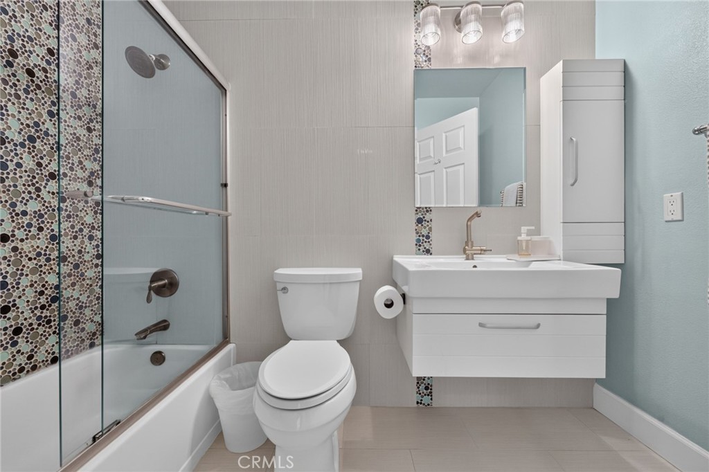 Upstairs bathroom - 7 Posada, Irvine CA 92614 - photo 25