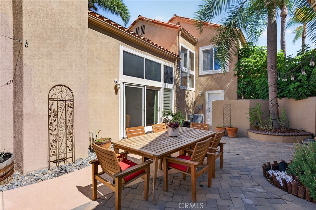 Outdoor dining area off of the living room - 7 Posada, Irvine CA 92614 - photo 36