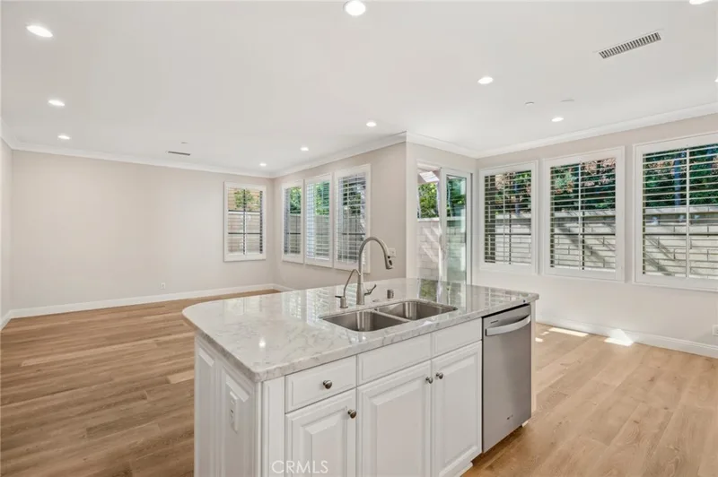 70 Brindisi, Irvine