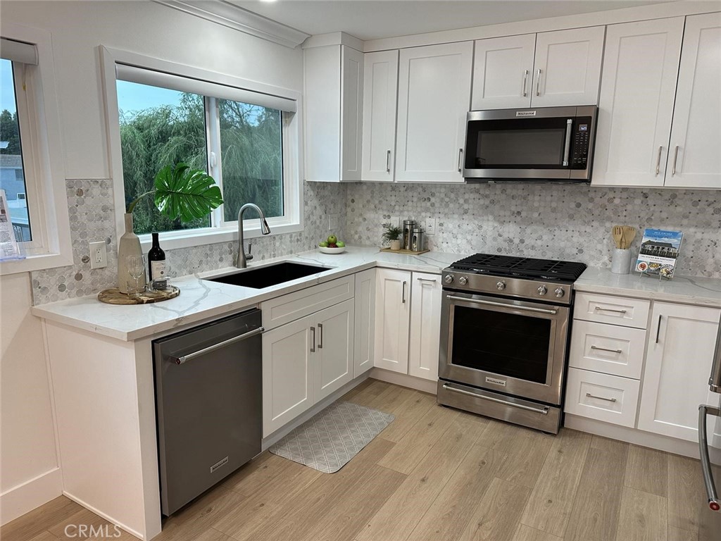 Gourmet Kitchen - 72 Eagle Point 38, Irvine CA 92604 - photo 1