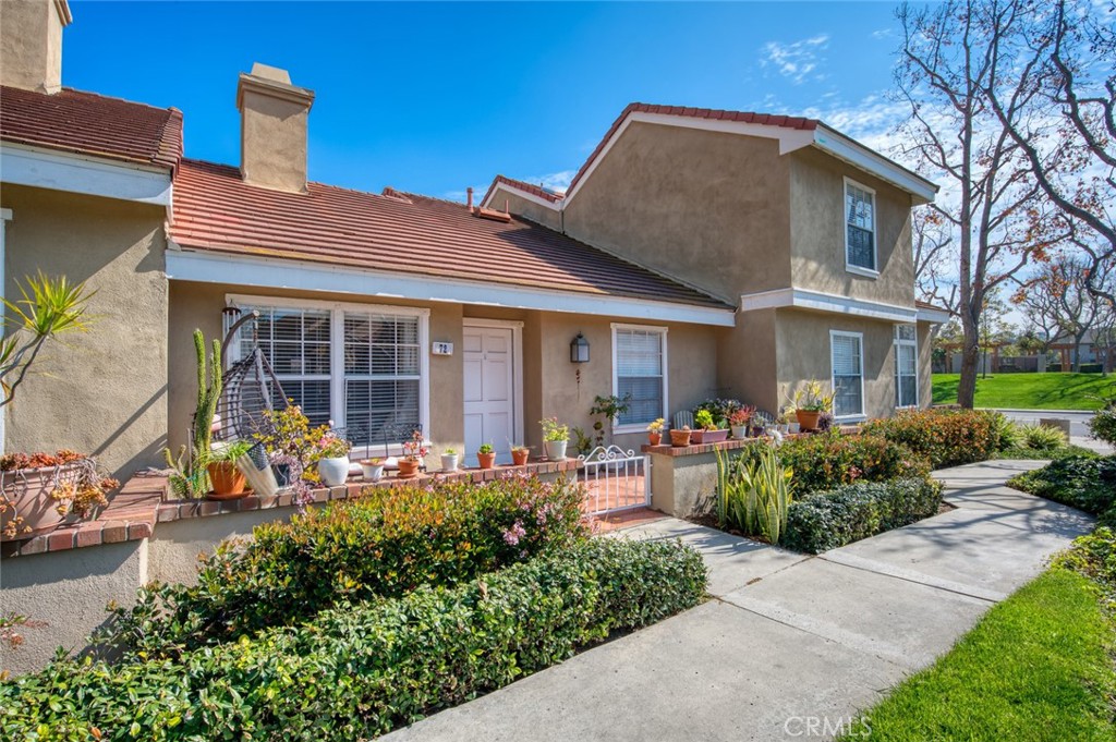 Front of home and front patio that is perfect for relaxing with your morning coffee or evening refreshment. - 72 Georgetown 54, Irvine CA 92612 - photo 1