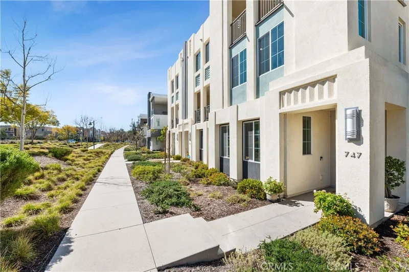 747 Beacon, Irvine, CA 92618