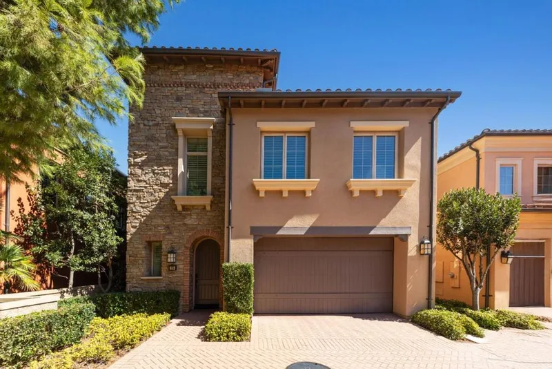 75 Brindisi, Irvine