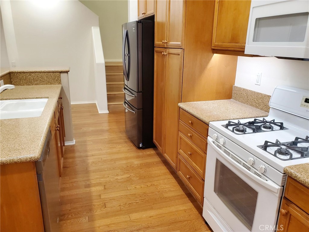 Kitchen - 75 Reunion, Irvine CA 92603 - photo 7