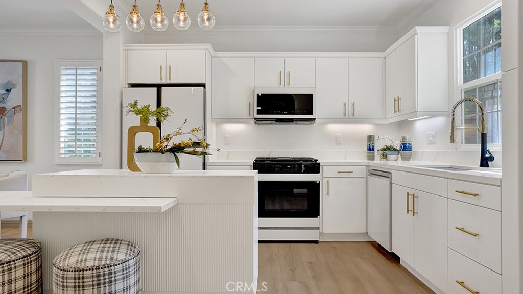 Upgraded Chef's Kitchen - 79 Modesto, Irvine CA 92602 - photo 2