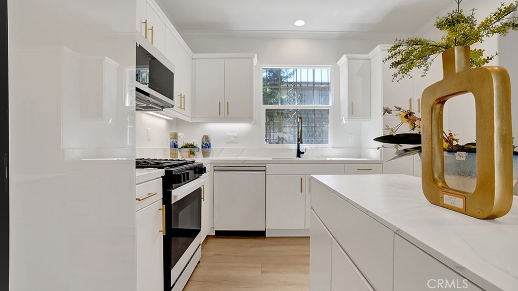 Remodeled Kitchen and appliances - 79 Modesto, Irvine CA 92602 - photo 4