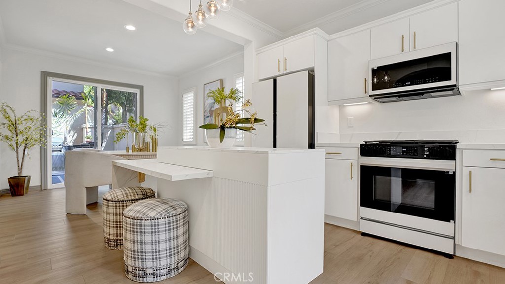 Open Kit and Dining- Bright with view of private Yard - 79 Modesto, Irvine CA 92602 - photo 7