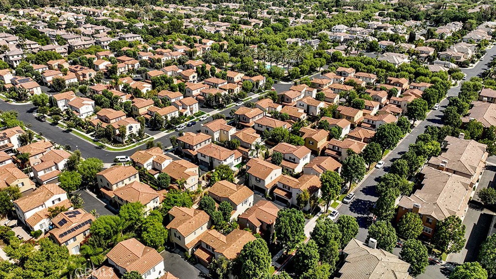 24 Hr attendant -Gated Community - 79 Modesto, Irvine CA 92602 - photo 35