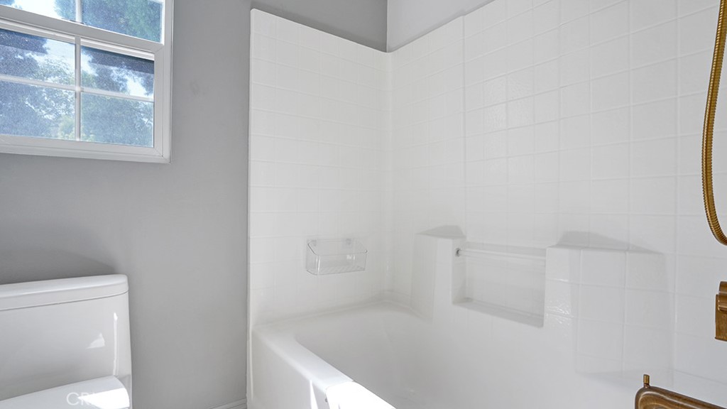 Jack & Jill Bath shared by Br2 & 3 - 79 Modesto, Irvine CA 92602 - photo 42