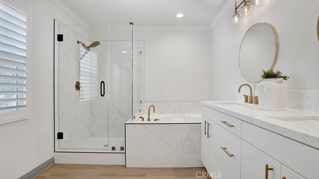 Spacious en-suite Main Bathroom - 79 Modesto, Irvine CA 92602 - photo 48