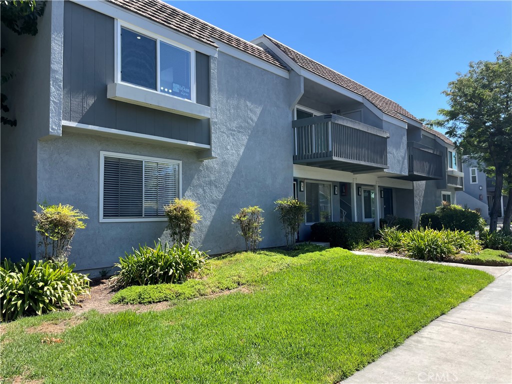 Corner unit with only one side attached - 79 Wildwood, Irvine CA 92604 - photo 3