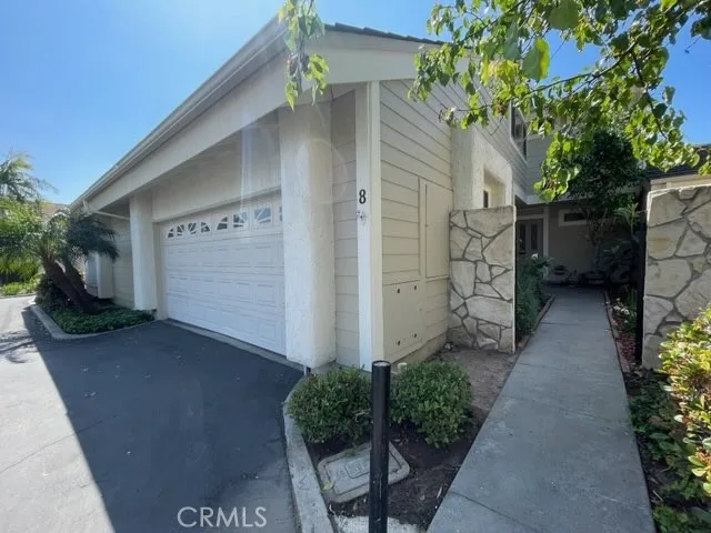 8 Clover 46, Irvine