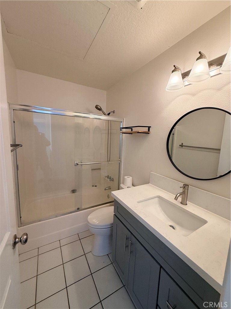 Secondary bedroom bath - 8 Cuzzano Aisle, Irvine CA 92606 - photo 31