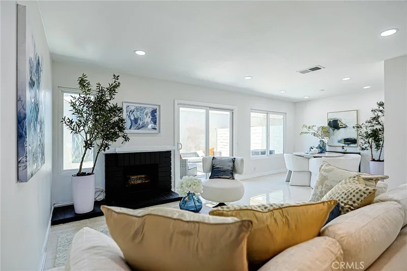 8 Fuchsia, Irvine