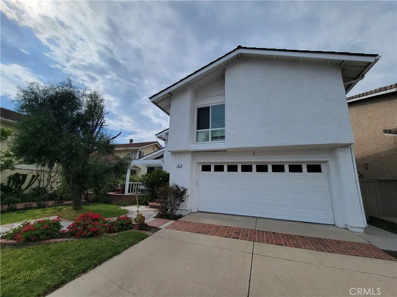 8 Hidalgo, Irvine