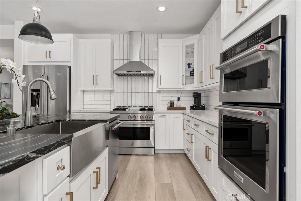 Upgraded appliances - 8 National Place, Irvine CA 92602 - photo 16
