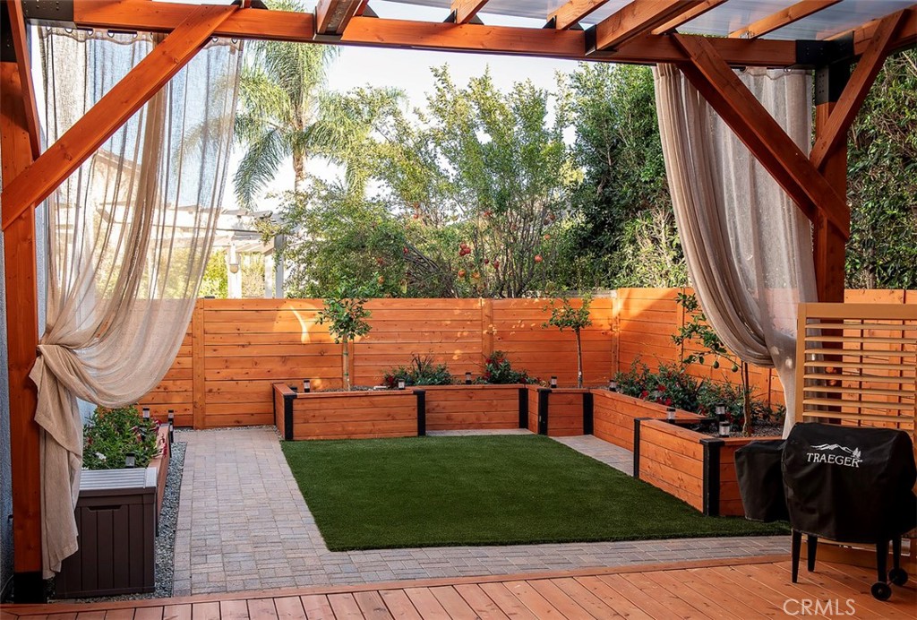 Multiple planter boxes - 8 National Place, Irvine CA 92602 - photo 39
