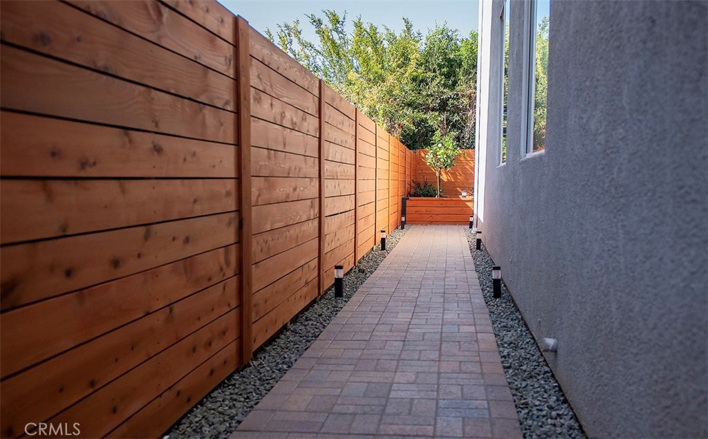 Cedar planked wall & pavers on the side yard - 8 National Place, Irvine CA 92602 - photo 44