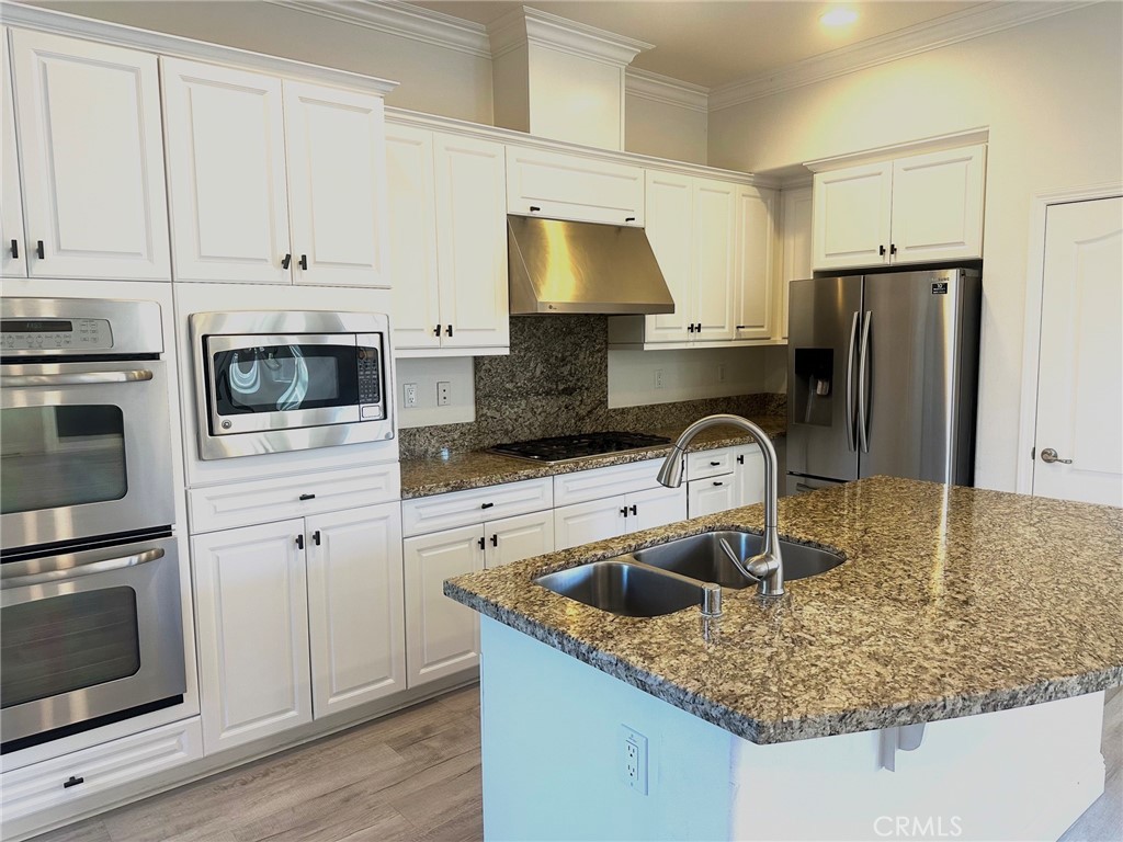 80 Mapleton, Irvine CA 92620 - photo 2