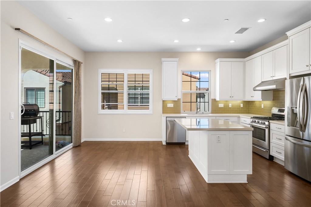 80 Strawberry, Irvine CA 92620 - photo 5
