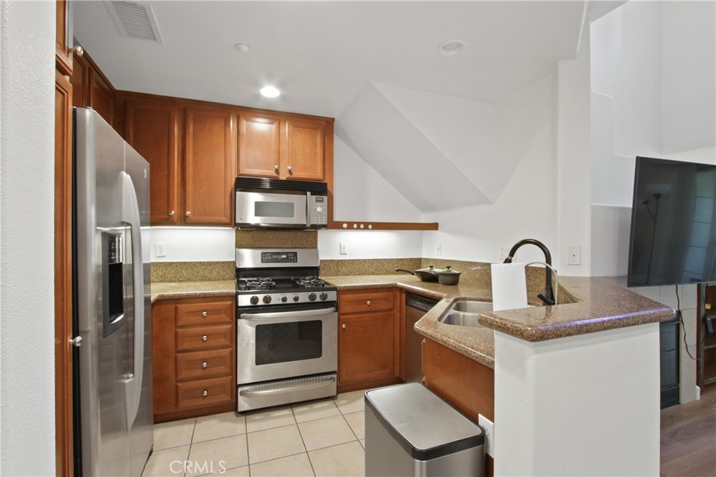 80 Vermillion, Irvine CA 92603 - photo 4