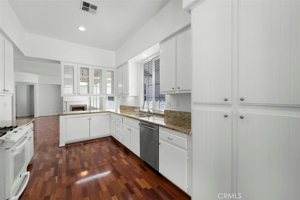 Make 80 a DONE DEAL and see the unveiling of a beautifully refined single-level residence ideally positioned within one - 80 Winslow, Irvine CA 92620 - photo 14