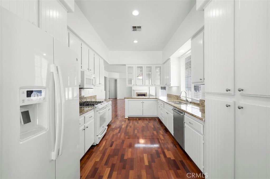 Make 80 a DONE DEAL and see the unveiling of a beautifully refined single-level residence ideally positioned within one - 80 Winslow, Irvine CA 92620 - photo 15